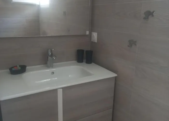 Le Repaire Des Muses, *